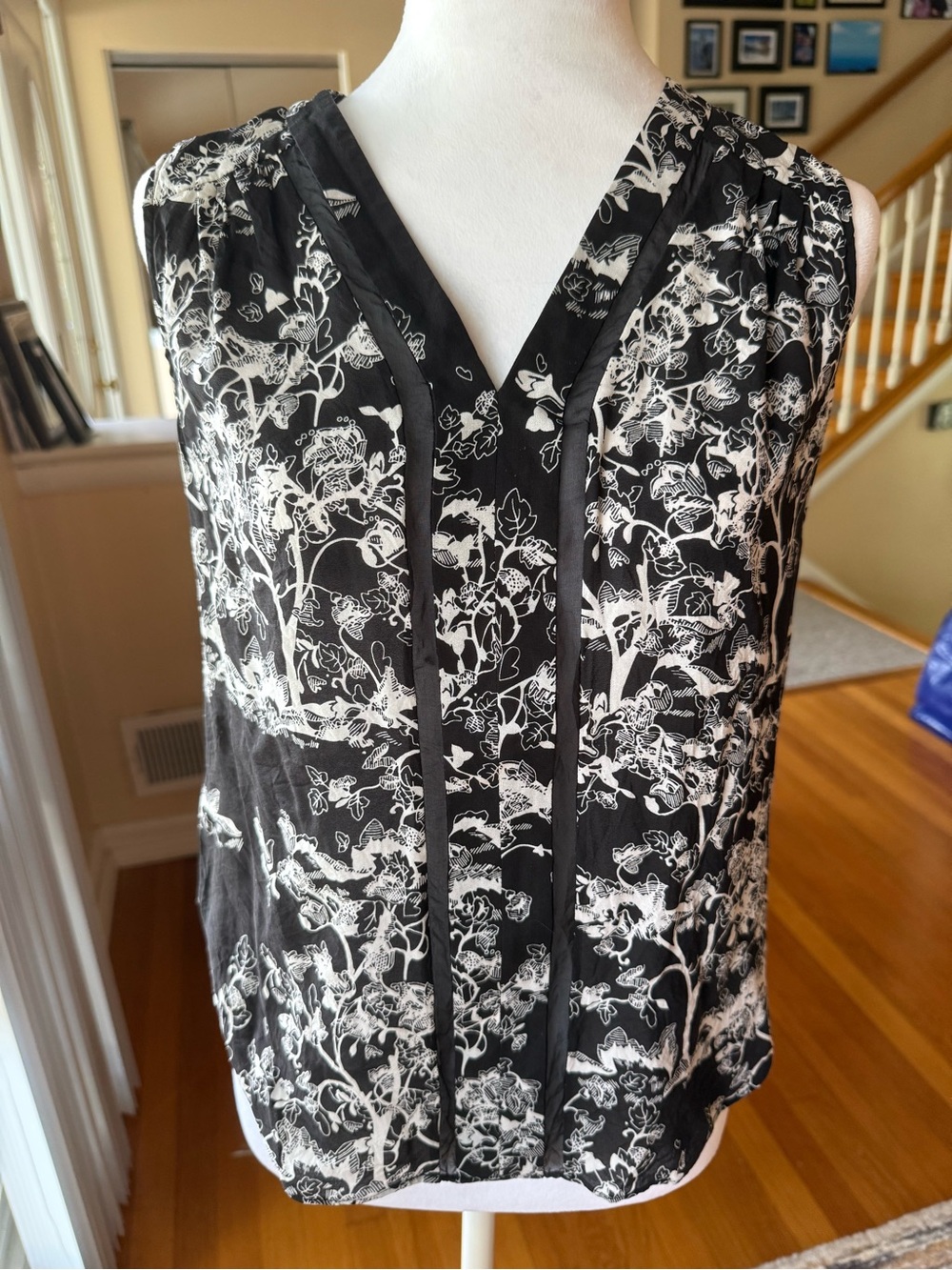 Diane Von Furstenberg Black and White Floral V-Neck Silk Blouse